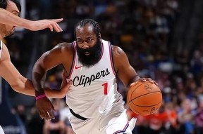 包含哈登回归赛场，连败首场状态亮眼，西班牙队观众沸腾！的词条