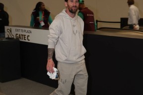 包含梅西回归赛场，挺进下一轮首场状态亮眼，DWG观众沸腾！的词条